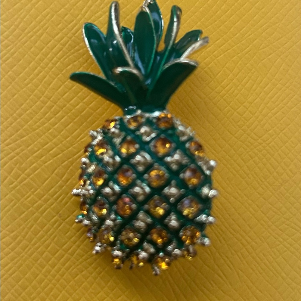 Vintage Style Pineapple 🍍 Brooch